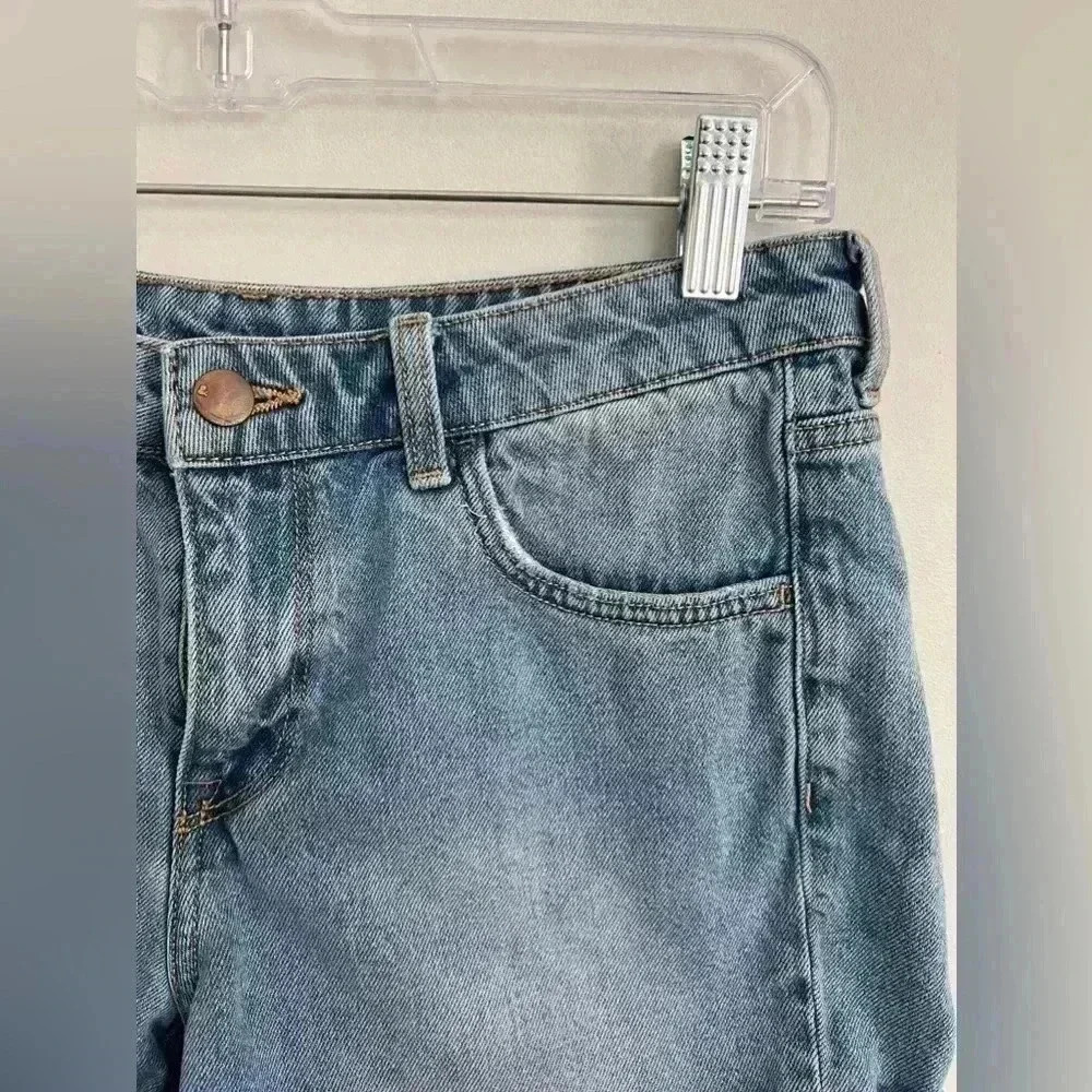 Perfect Jean Shorts. Regular waist. - Picture 4 of 5